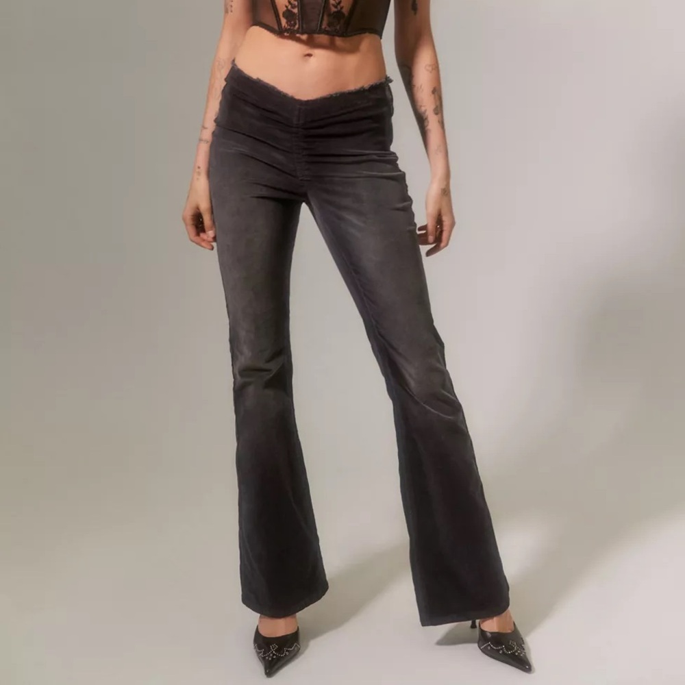 NEW Urban Outfitters Velvet Ruched V-Front Flare Pant Black Size 29